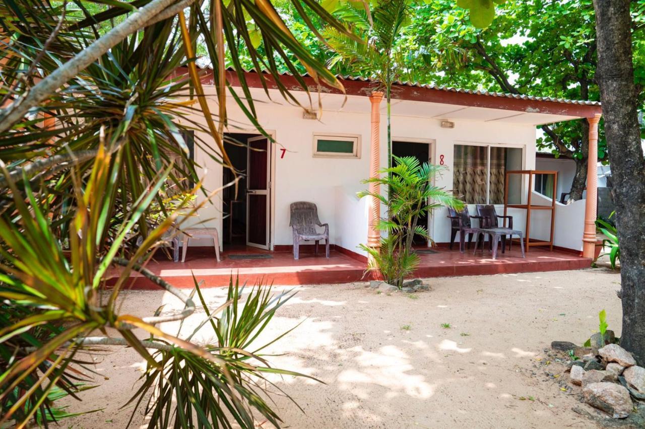 Golden Beach Cottages Trikunamalaja Zewnętrze zdjęcie
