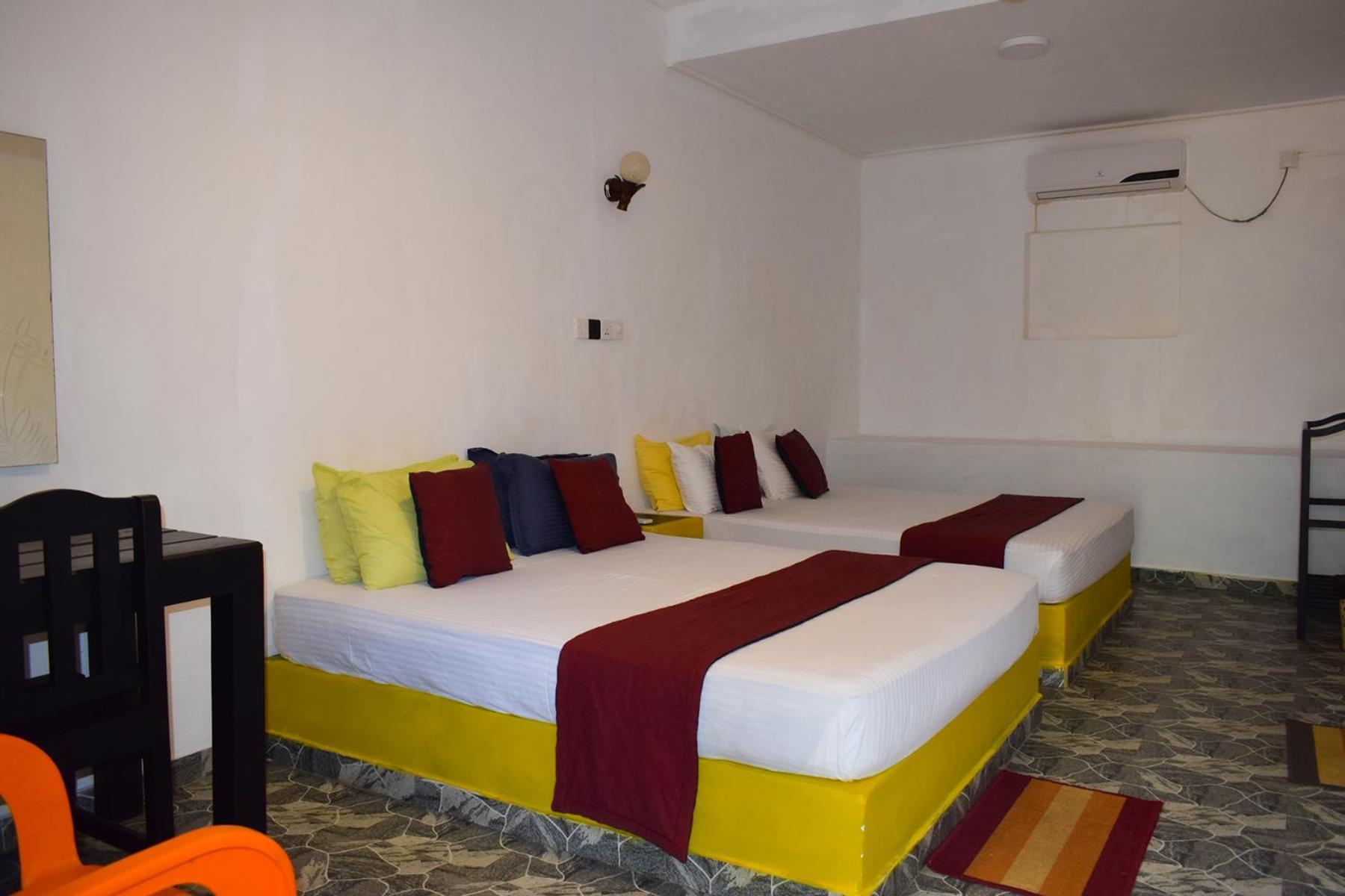 Golden Beach Cottages Trikunamalaja Zewnętrze zdjęcie